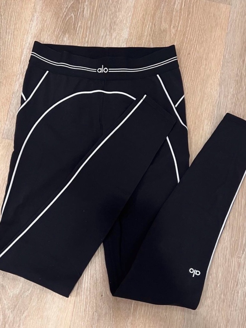 ALO Yoga Black Leggings with White Piping